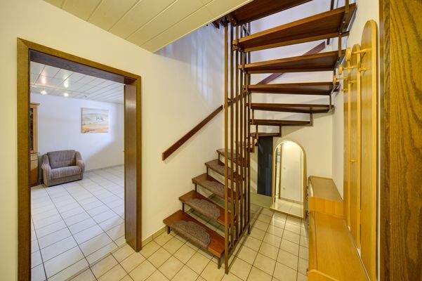 Flur-Treppenaufgang - KG