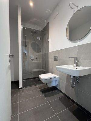 Gäste-WC mit Dusche