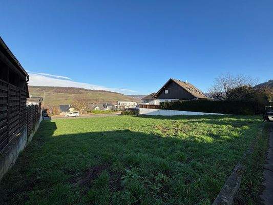 Straßenansicht oben links