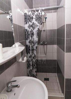 Acht moderne Badezimmer