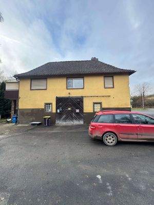 Seitenansicht ( Werkstatt Einfahrt )