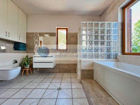 c89dc9c40adf4ab8a65fa2f7f342a826-original