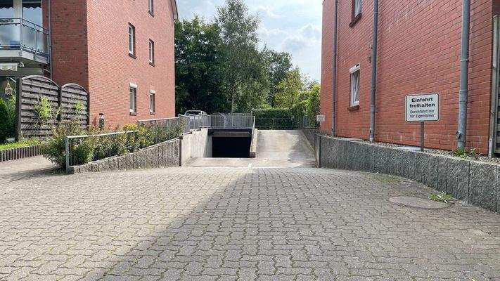 Tiefgarageneinfahrt