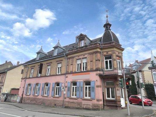 Seitenansicht mit Eingang