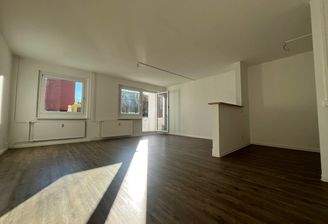 Wohnzimmer mit Tresen