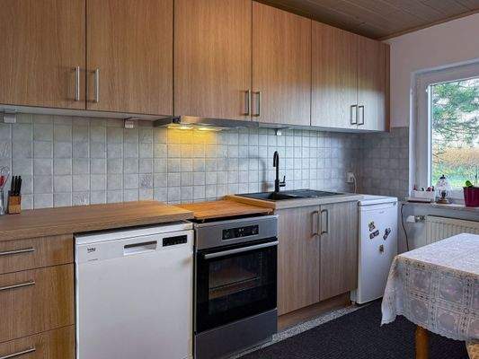 5. Neuwertige Küchenzeile.jpg