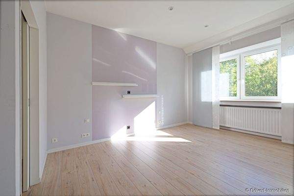 2. OG Schlafzimmer mit begehbarem Kleiderschrank