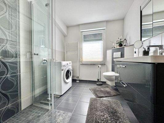 Badezimmer mit Dusche