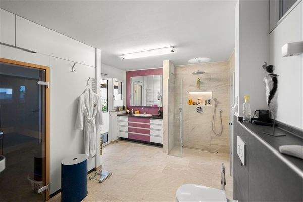 Sauna-Waschtisch- WC-Dusche