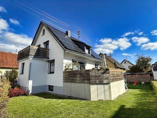 40 m² große Terrasse mit Whirlpool, Garten+PV Anlage
