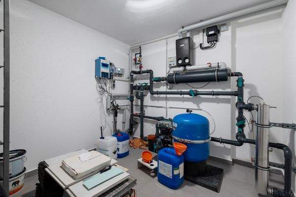 Separater Raum / Pooltechnik