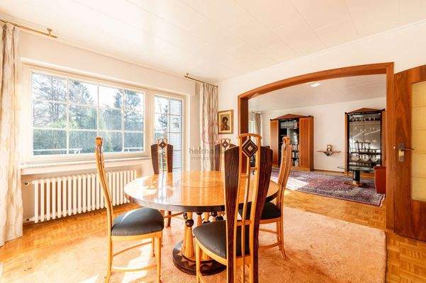 Esszimmer mit Platz für die Familie