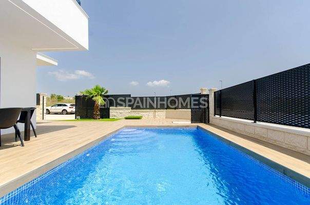 Spacious Detached Villa with Private Pool in Bigastro, Orihuela
