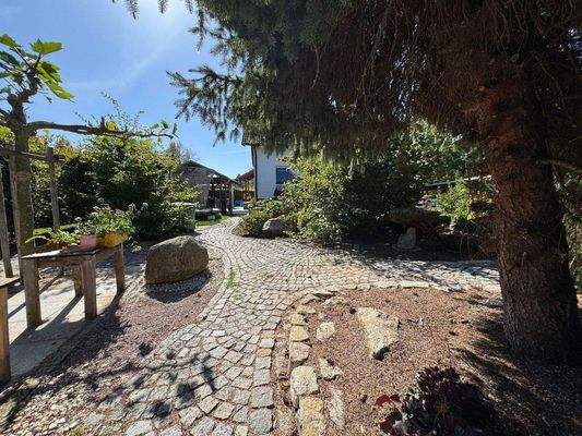 Gepflasterte Granitwege