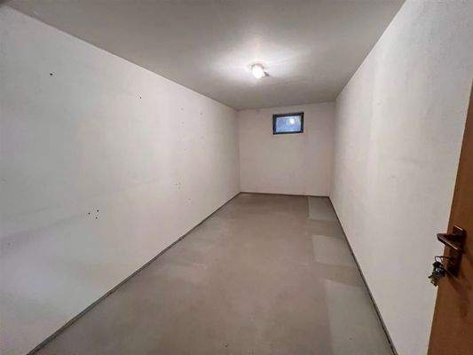 geräumiger Kellerraum 