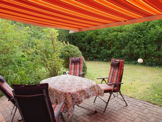 Terrasse mit Gartenblick.jpg