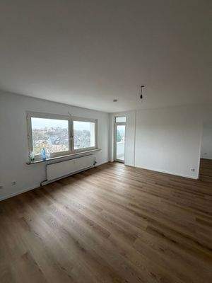 Leeres Wohnzimmer mit Fenster