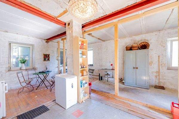 Offene Räume mit Möglichkeiten zum Modernisieren