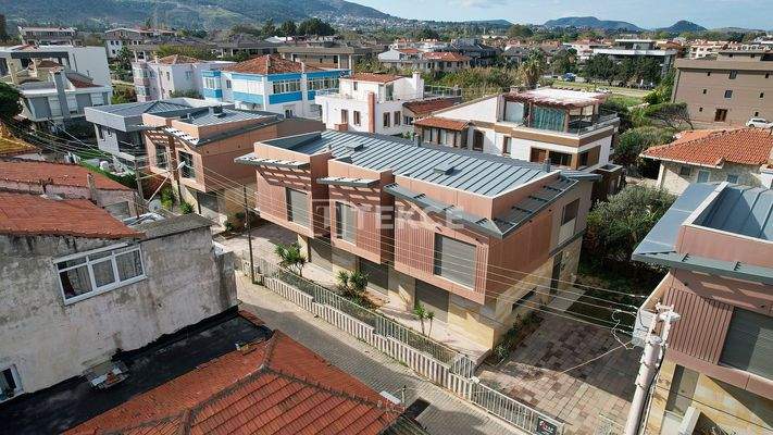 Seaview Villas with Private Gardens in İzmir Güzelbahçe