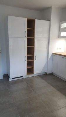 Küche mit gr. Vorratsschrank