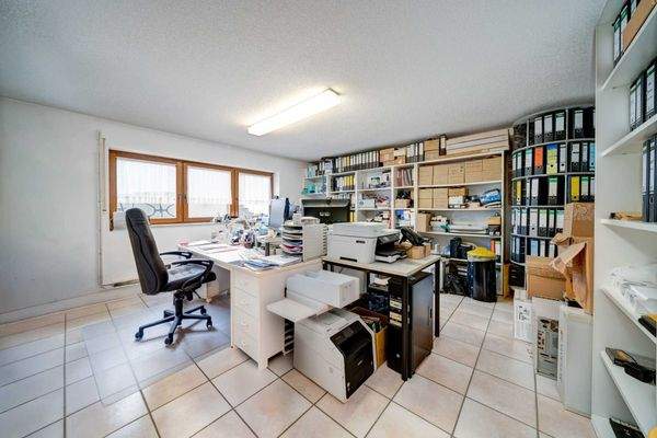 Hauptwohnung - Büro (UG)