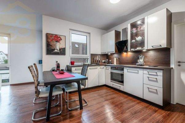 Küche mit Essbereich