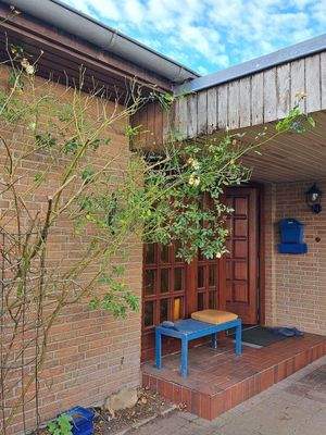 Überdachter Eingangsbereich