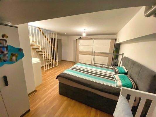 Schlafzimmer/Hobbyraum