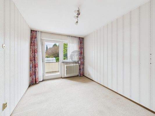 Schlafzimmer mit Balkon EG