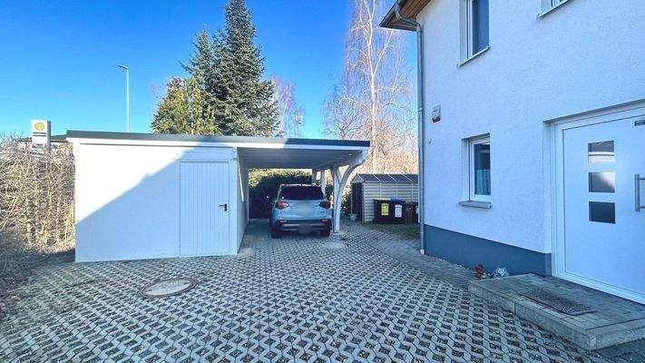 Carport und Geräteschuppen
