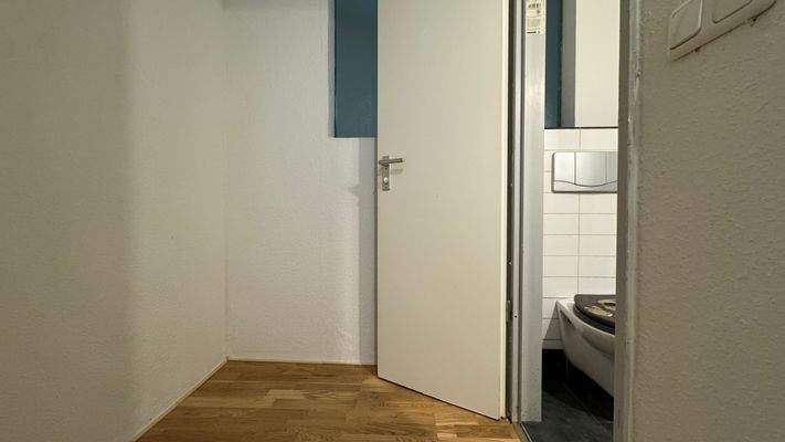 Garderobe u. Gäste-WC