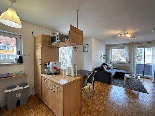 Wohn-/Esszimmer mit integrierter Küche
