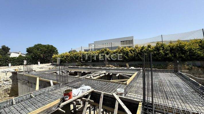 House with a Garden and a Pool Close to the Sea in İzmir Çeşme