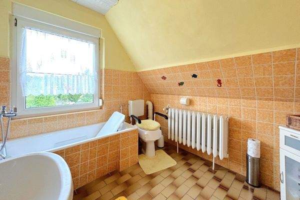 Badezimmer mit Badewanne