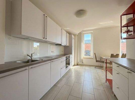 Offene Einbauküche (KI optimiertes Bild)