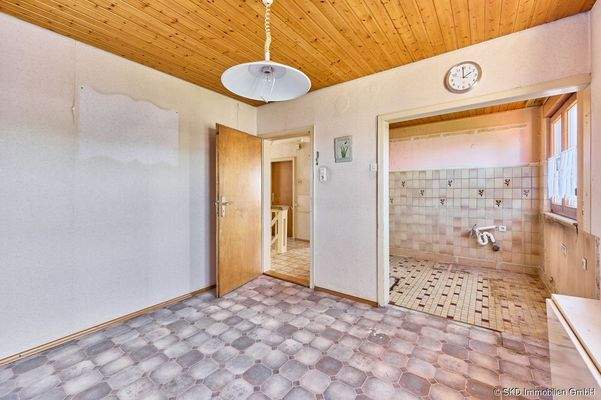 mit praktischem Nebenraum