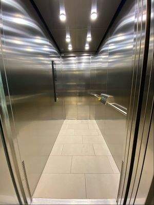 geräumiger Fahrstuhl