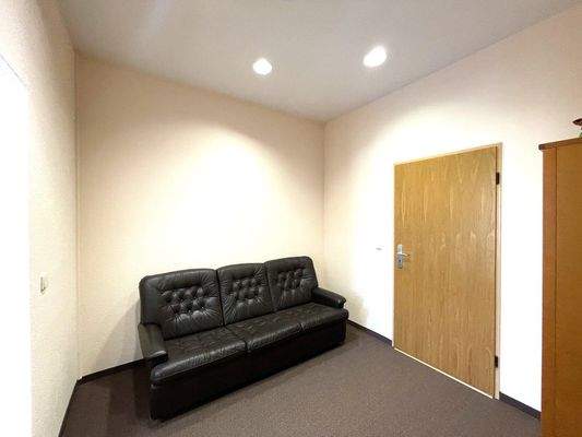 HG (EG), Gewerbe / Warten 