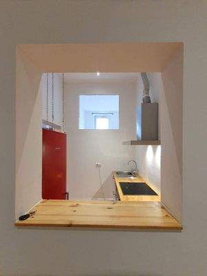 Küche mit Durchreiche