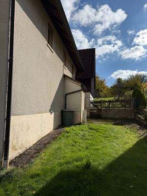 Gemüsegarten neben dem Haus