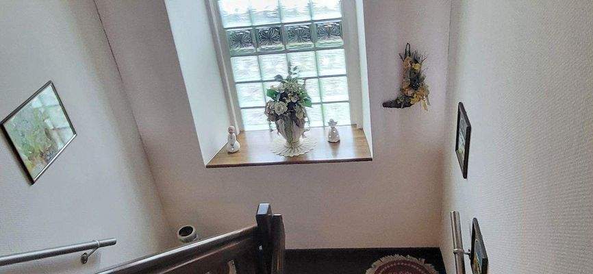 MASSIVE HOLZTREPPE VOM SCHREINERMEISTER GEFERTIGT