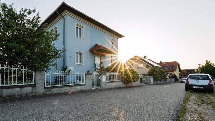 Straßenseite Erdgeschoss