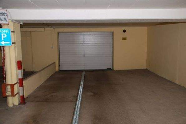 Tiefgaragentor