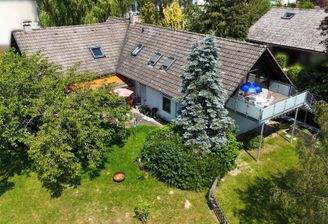 Ansicht Haus und Terrasse