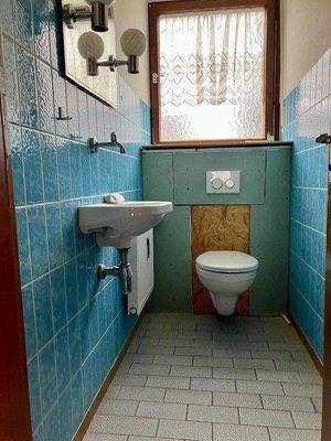 WC EG renovierungsbedürftig.jpg