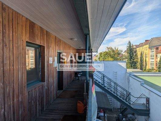 1.OG Gewerbegebäude, Laubengang