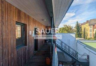 1.OG Gewerbegebäude, Laubengang