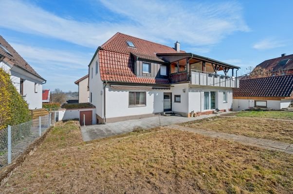 DHH mit Garten/Terrasse und Garagenzugang