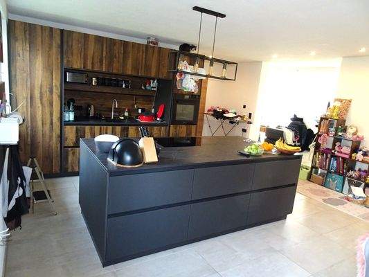 Küche mit Kochinsel