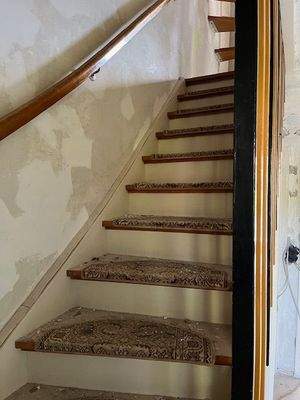 Stabile Holztreppe zum 1.OG